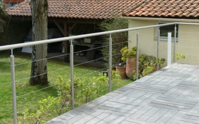 Sertir des câbles inox pour garde-corps